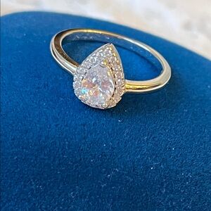 Elegant Sterling Silver Teardrop Ring Size 6